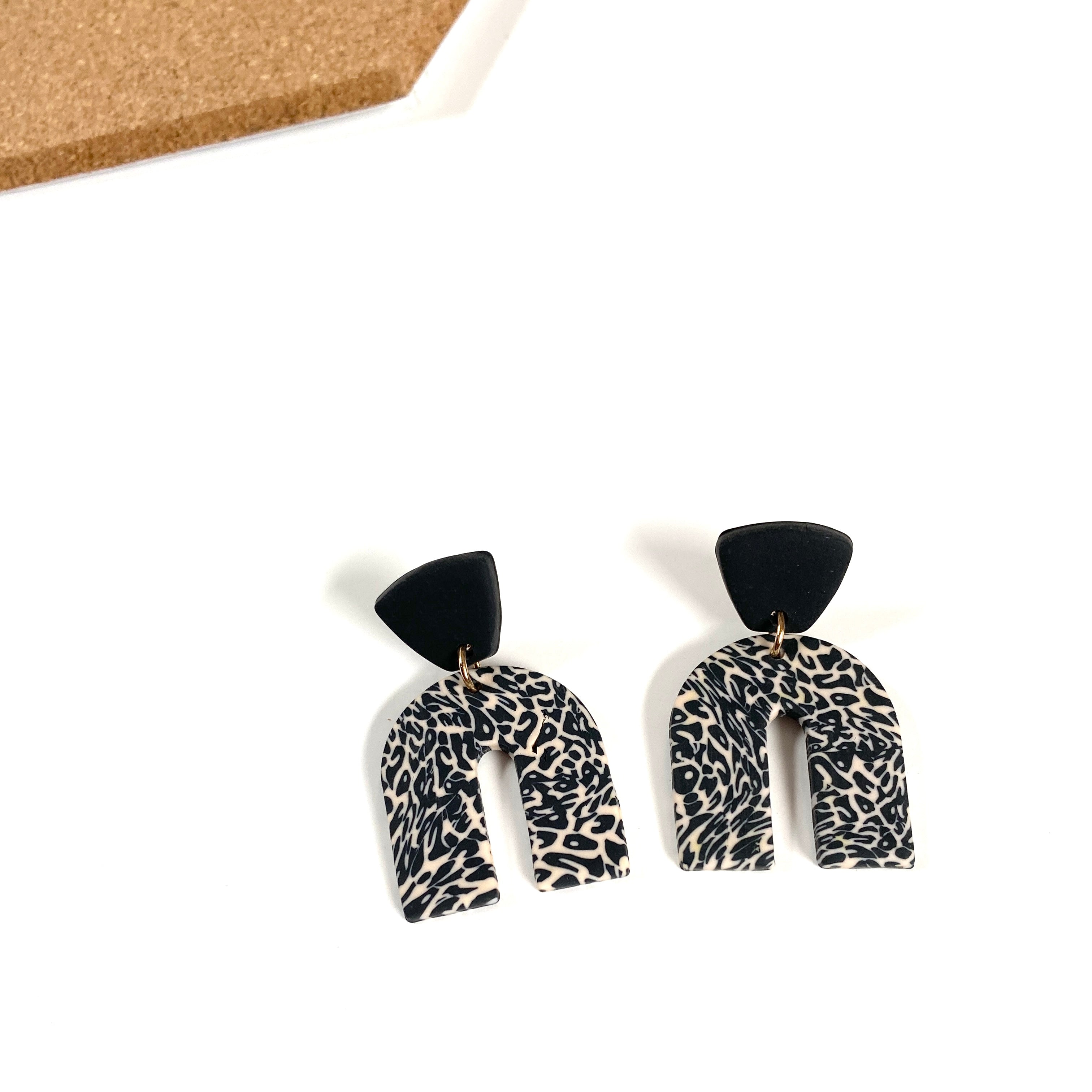“Feline” Small Arch Earrings