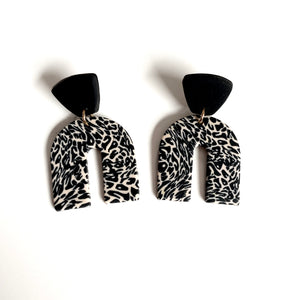 “Feline” Small Arch Earrings