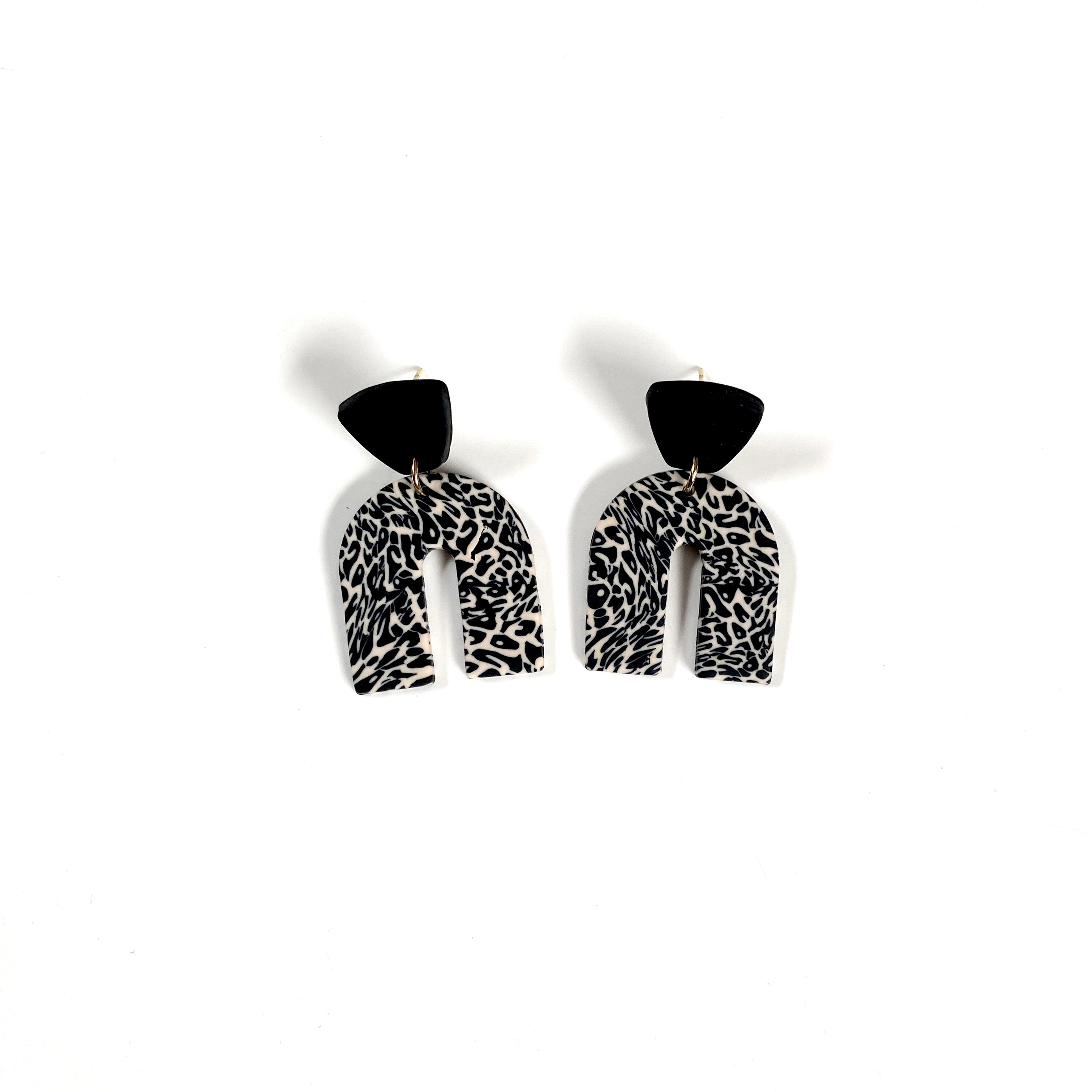 “Feline” Small Arch Earrings