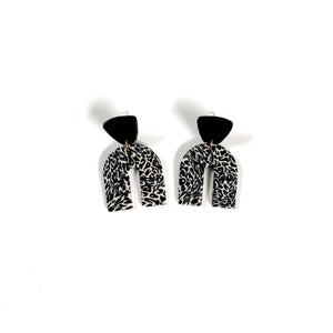 “Feline” Small Arch Earrings