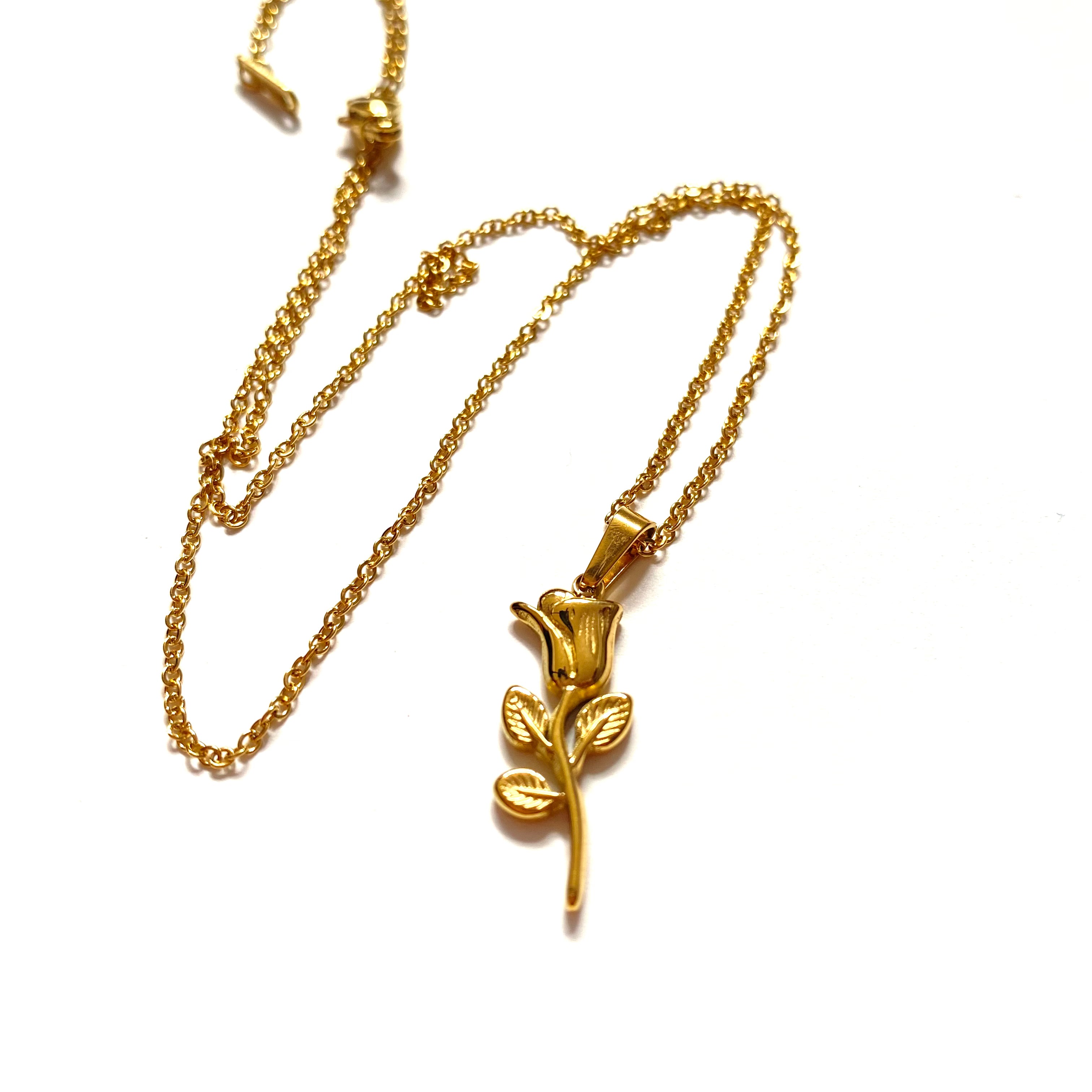 “Concrete Rose” Necklace 18k